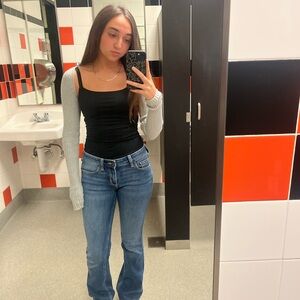 Gray sleeves,  slouch , garage